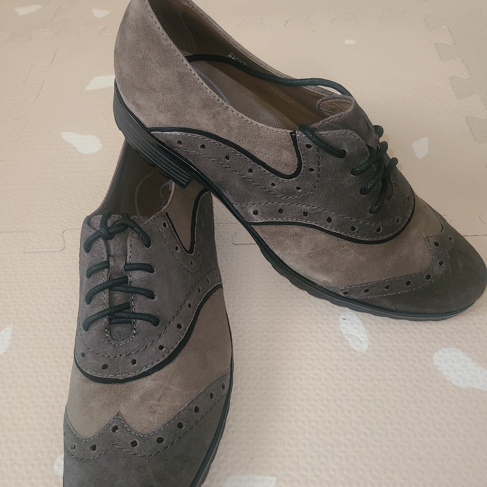 Earthies Women's Gray Suede Loafers